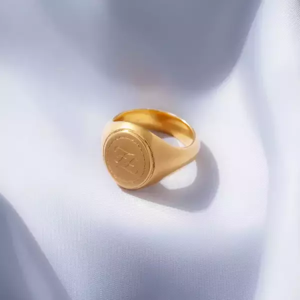 「ラテ肌に映える、ヘルシーなゴールドジュエリーと過ごす夏【EDITOR'S PICK】」の画像