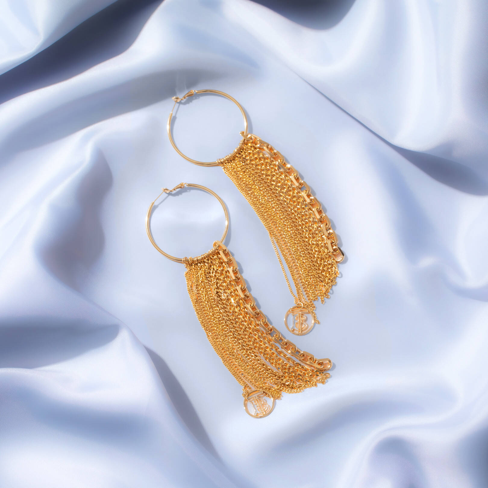 ラテ肌に映える、ヘルシーなゴールドジュエリーと過ごす夏【EDITOR'S PICK】