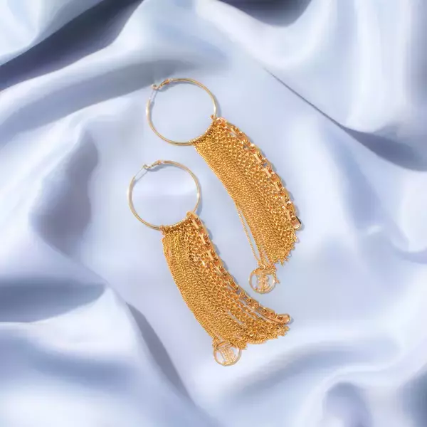 「ラテ肌に映える、ヘルシーなゴールドジュエリーと過ごす夏【EDITOR'S PICK】」の画像