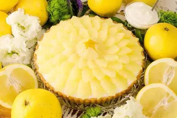 「キル フェ ボンから3種の柑橘のタルトが登場! シュワっとした炭酸飲料と相性抜群の味わい」の画像