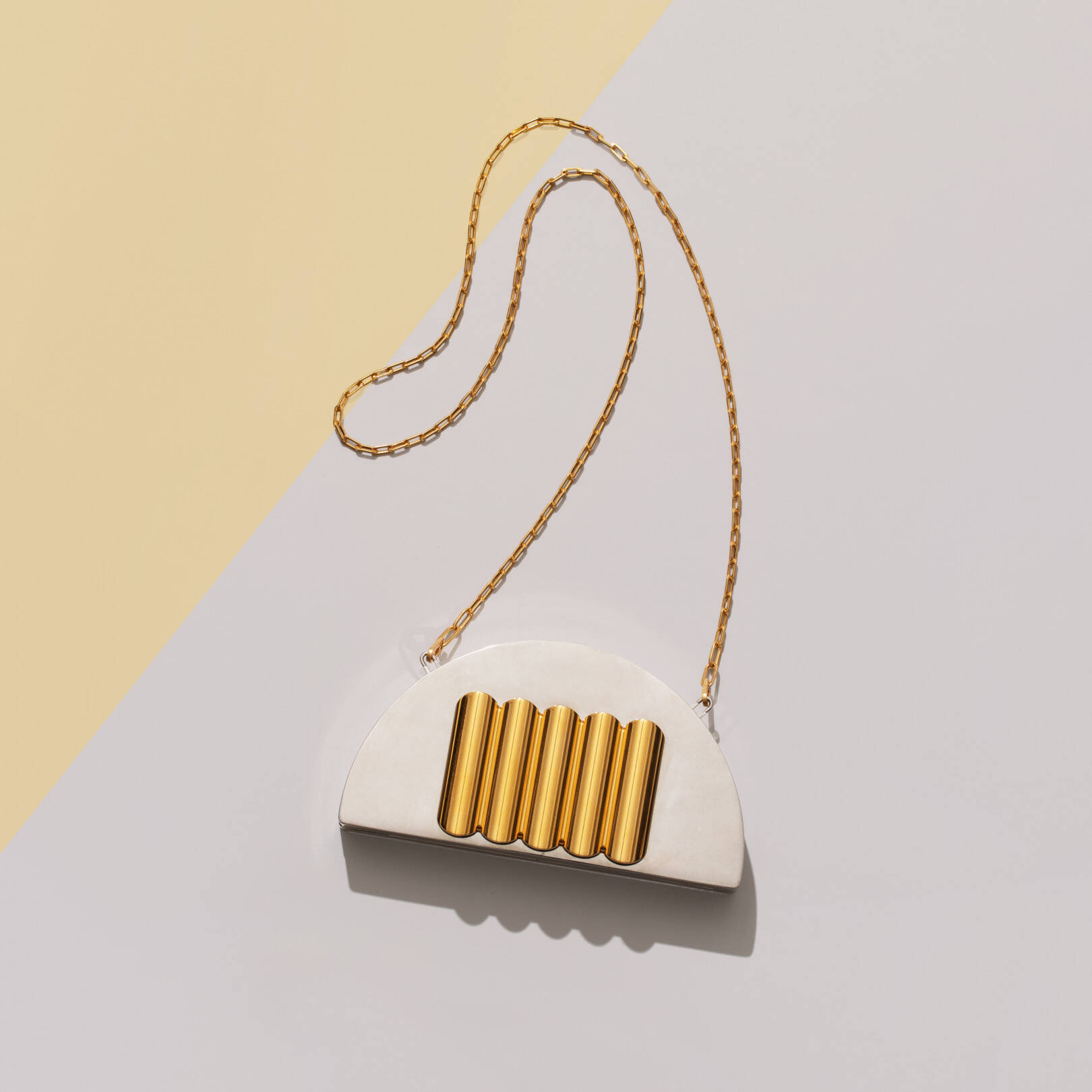 装うアート。思わず目を奪われたアーティーなアイテム【EDITOR'S PICK】