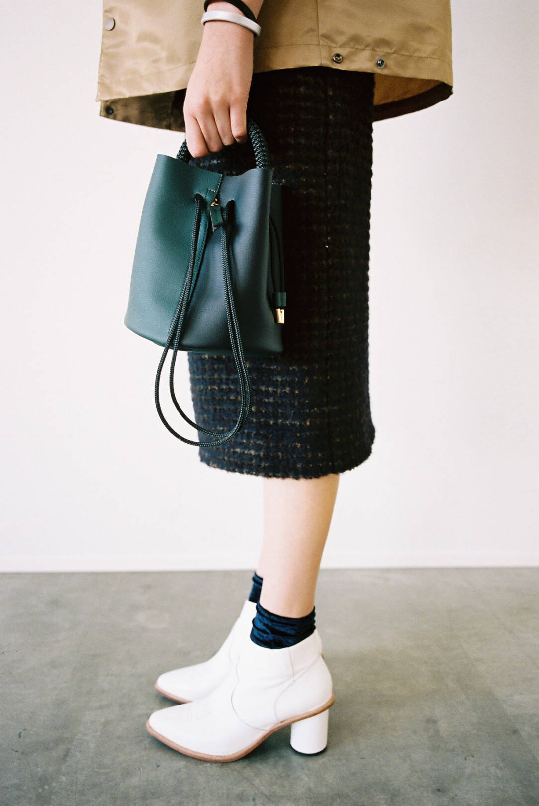 ZUCCa定番のエコレザーバッグ「ヨットロープバッグ」にバイカラーの新作が登場