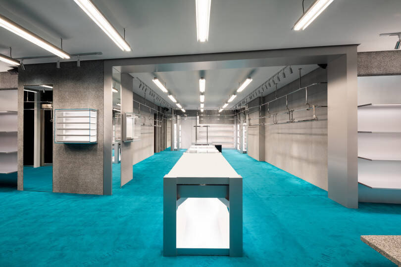 バレンシアガの新ストアが六本木ヒルズにオープン