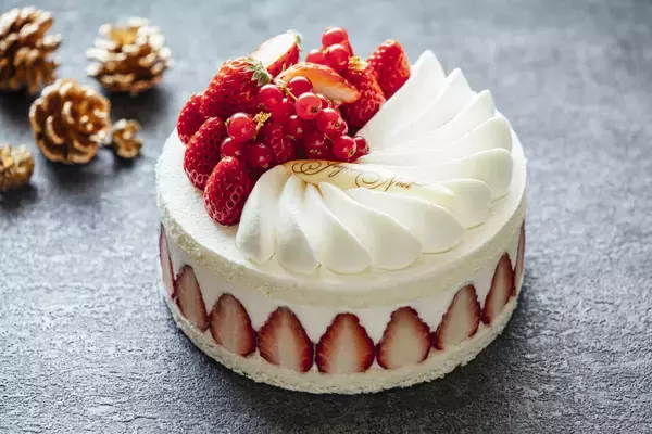 「冬の森をイメージしたクリスマスケーキが、星野リゾート 軽井沢ホテルブレストンコートに登場」の画像