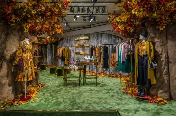 「桐谷美玲が来店、ドルチェ&ガッバーナの新宿伊勢丹ポップアップ開催中」の画像