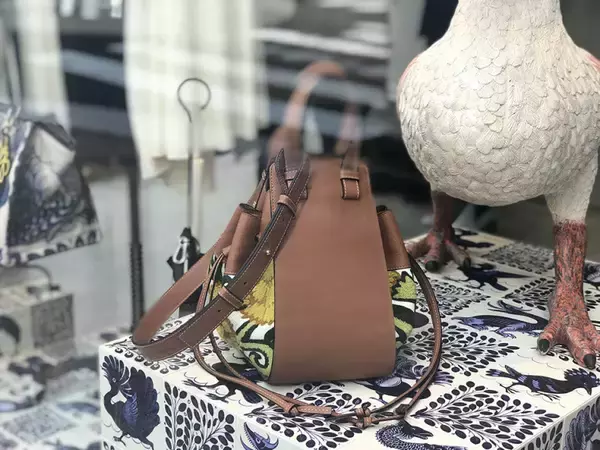 「ロエベの新旗艦店「カサ ロエベ 東京」が銀座に誕生。ジョナサン・アンダーソン監修のアート空間」の画像