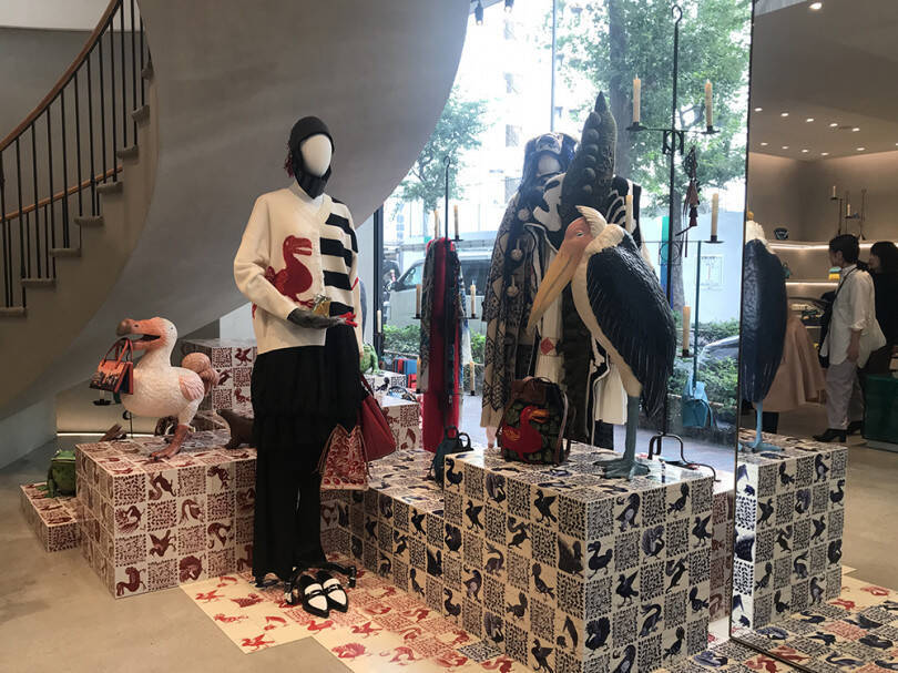 ロエベの新旗艦店「カサ ロエベ 東京」が銀座に誕生。ジョナサン・アンダーソン監修のアート空間