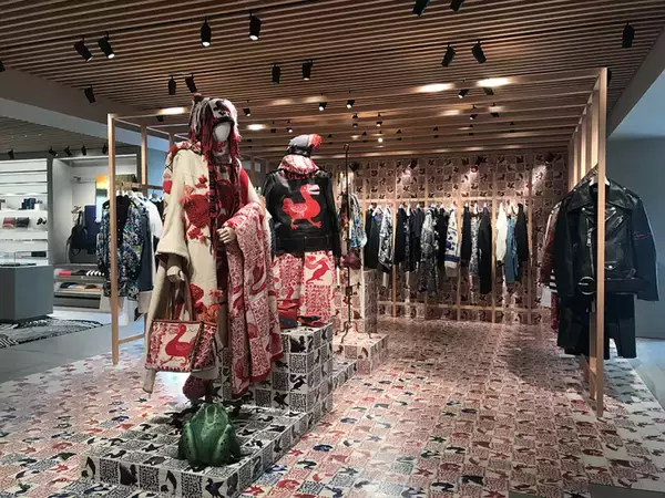ロエベの新旗艦店「カサ ロエベ 東京」が銀座に誕生。ジョナサン・アンダーソン監修のアート空間
