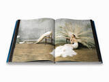 「ティム・ウォーカーの最新写真集。ケイト・ブランシェット、ビョークらで魅せるダークファンタジー【ShelfオススメBOOK】」の画像5