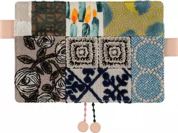 「ミナ ペルホネンの企画展が渋谷パルコのほぼ日曜日で開催、皆川明の原画や歴代ほぼ日手帳が並ぶ」の画像