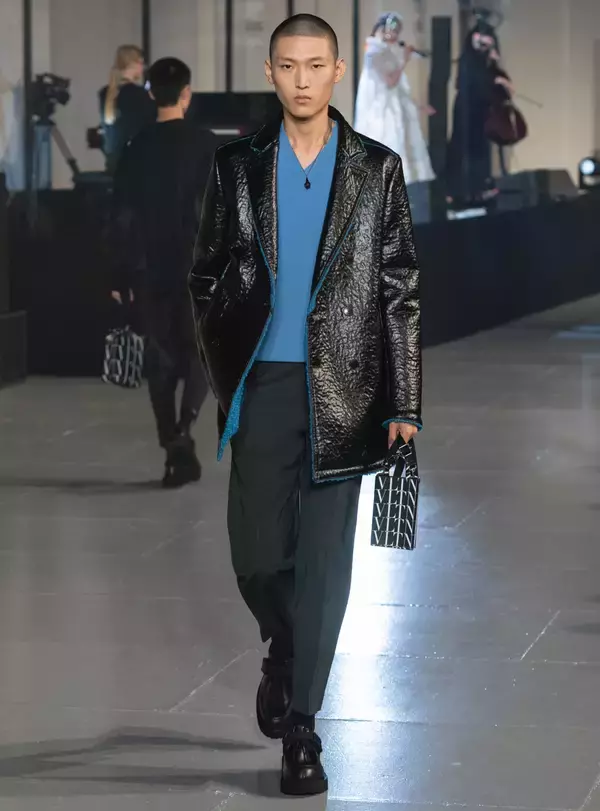 「ヴァレンティノ、オニツカタイガーと初コラボ【2020-21秋冬メンズ】」の画像