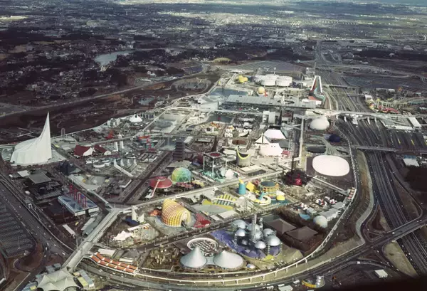 「大阪万博50周年、大規模展が寺田倉庫で開催。岡本太郎のマスクや“音”など展示資料約5,000点」の画像