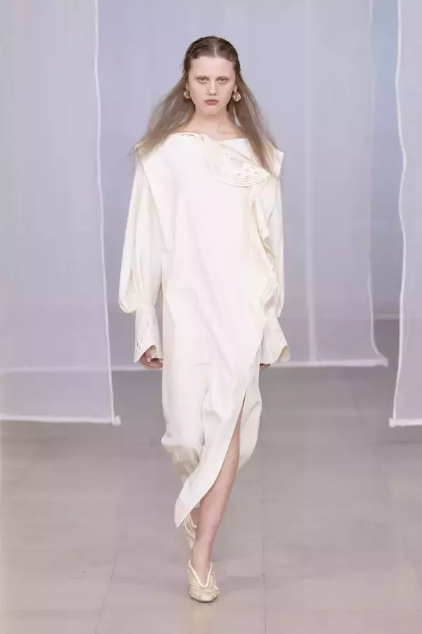 「【ルック】Mame Kurogouchi 2020-21秋冬コレクション」の画像