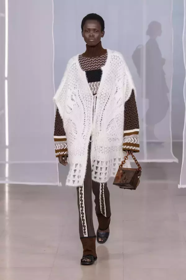 「【ルック】Mame Kurogouchi 2020-21秋冬コレクション」の画像