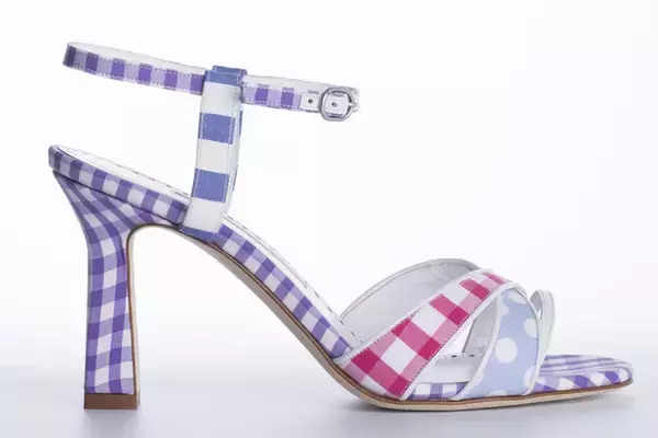 「マノロ ブラニクから春の新作が登場。新宿伊勢丹でポップアップも」の画像