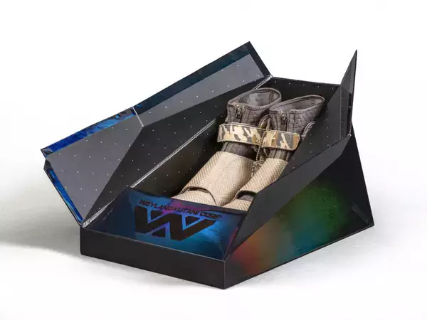 「リーボック×映画『エイリアン 2』、コラボスニーカー発売。海兵隊のユニフォームやドロップシップを再現」の画像