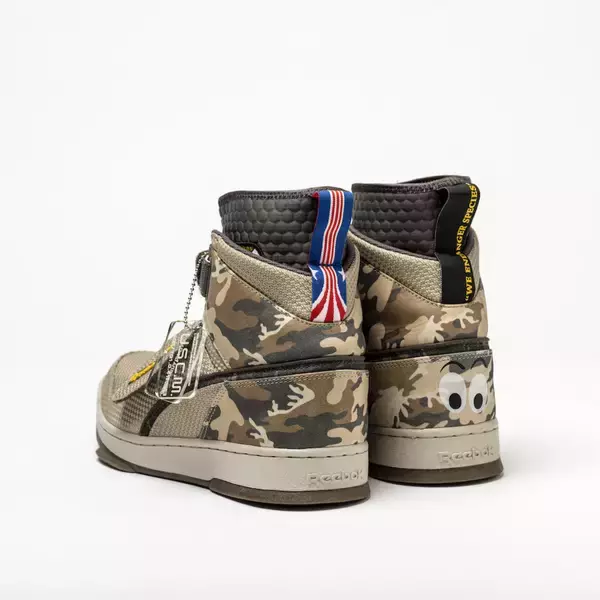 「リーボック×映画『エイリアン 2』、コラボスニーカー発売。海兵隊のユニフォームやドロップシップを再現」の画像