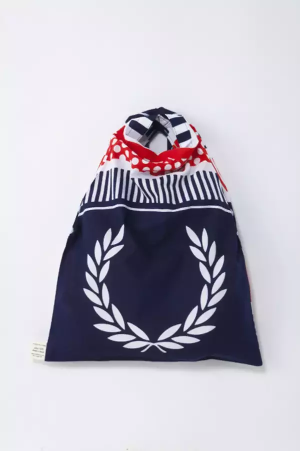 フレッドペリー、ヒロコレッジ高橋理子とのコラボバッグ＆手ぬぐい発売