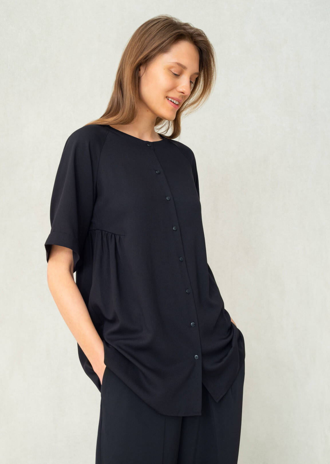 ユニクロ×リナ・シン「クルタ・コレクション」発売、インド女性の日常着“クルタ”を新たなライフウエアに