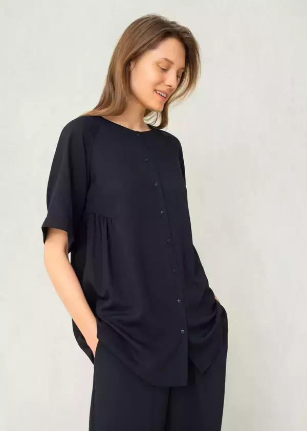 「ユニクロ×リナ・シン「クルタ・コレクション」発売、インド女性の日常着“クルタ”を新たなライフウエアに」の画像