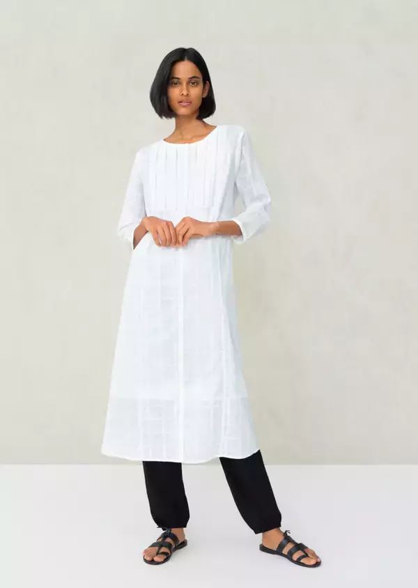 「ユニクロ×リナ・シン「クルタ・コレクション」発売、インド女性の日常着“クルタ”を新たなライフウエアに」の画像