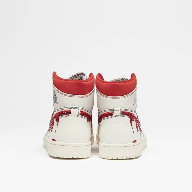 スチュリートから「AIR JORDAN1 RETRO HIGH OG SAIL/UNIVERSITY RED」をベースにしたカスタムモデルが発売