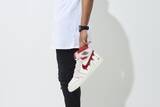 「スチュリートから「AIR JORDAN1 RETRO HIGH OG SAIL/UNIVERSITY RED」をベースにしたカスタムモデルが発売」の画像2