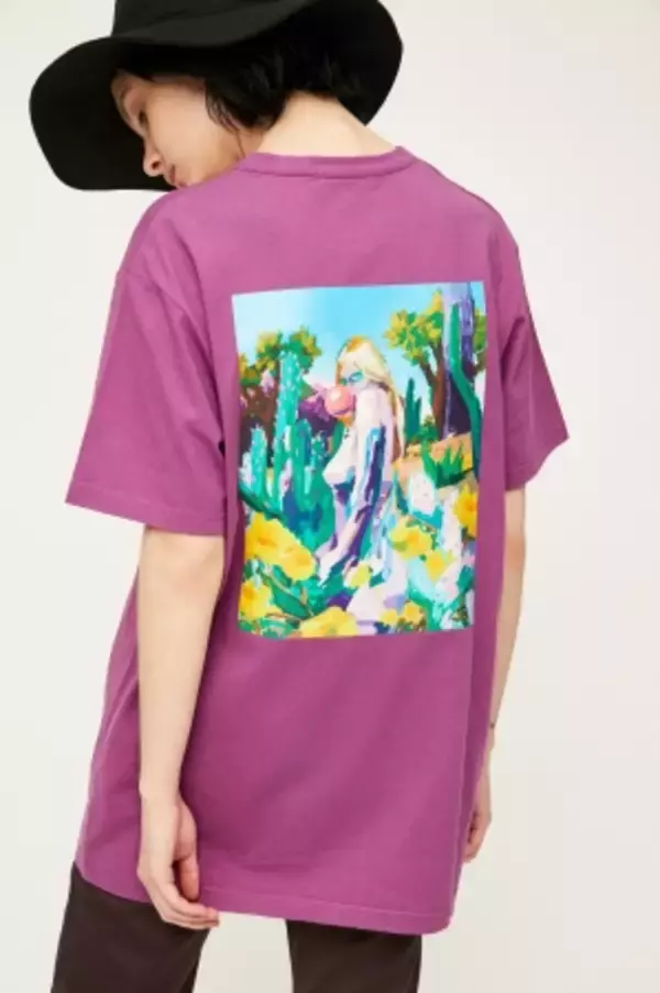 「SLY（スライ）が 画家・小澤雅志氏とコラボ。Tシャツやトートバッグなどを発売」の画像