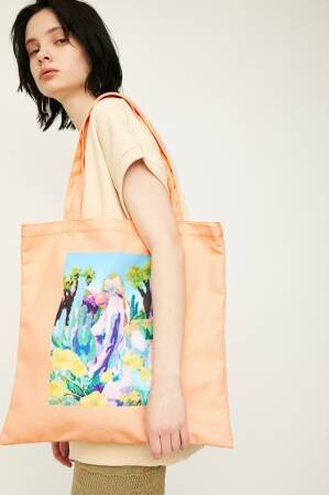 SLY（スライ）が 画家・小澤雅志氏とコラボ。Tシャツやトートバッグなどを発売