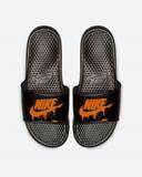 「NIKEのベナッシをベースにカスタマイズ。ビビットなソリッドカラーロゴの新色が登場」の画像5