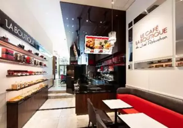 「ロブション虎ノ門ヒルズ店は、初のモバイルオーダーも導入した新スタイルの「カフェ＆ブティック」を提案」の画像