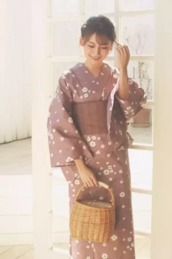 「今年の夏は「おうち浴衣」で涼しく華やかに。神田沙也加、小嶋真子が手掛ける浴衣も登場」の画像