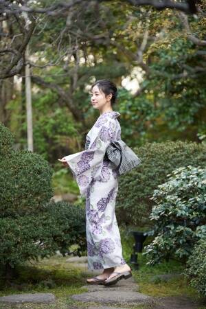 今年の夏は「おうち浴衣」で涼しく華やかに。神田沙也加、小嶋真子が手掛ける浴衣も登場