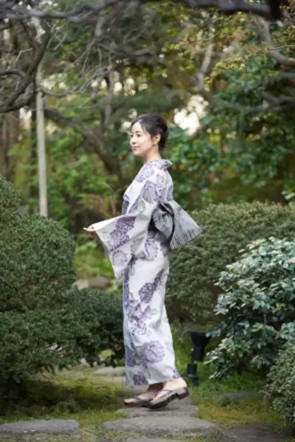 「今年の夏は「おうち浴衣」で涼しく華やかに。神田沙也加、小嶋真子が手掛ける浴衣も登場」の画像