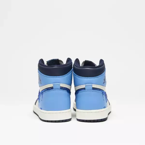 「スチュリートからジョーダン1をベースにしたカスタムモデルを発売」の画像