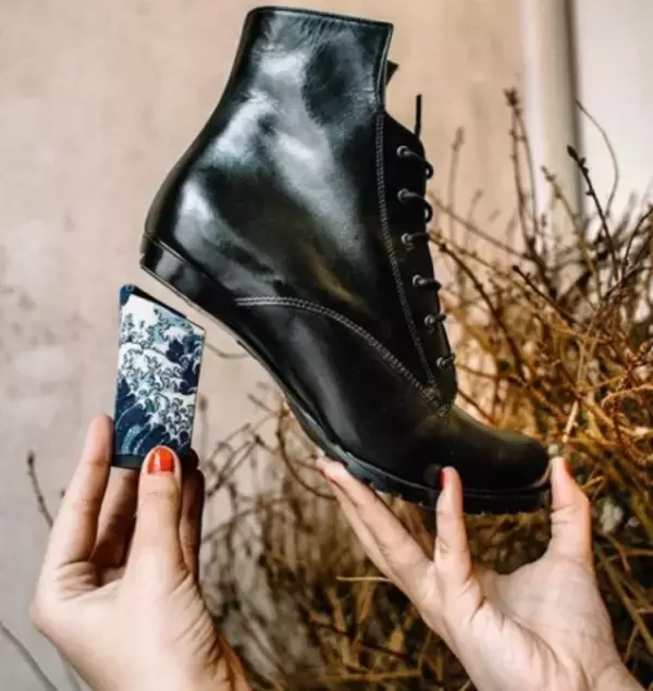 「ヒールを付け替えられるTanya Heath Parisとパリコレで日本の美を発信するユミカツラがコラボ」の画像