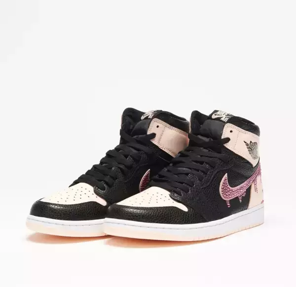 「スチュリートから「AIR JORDAN1 RETRO HIGH OG CRIMSON TINT」をベースにしたカスタムモデル発売」の画像
