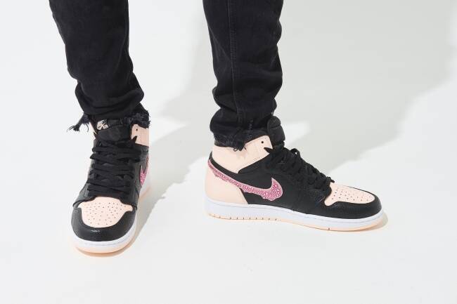 スチュリートから「AIR JORDAN1 RETRO HIGH OG CRIMSON TINT」をベースにしたカスタムモデル発売