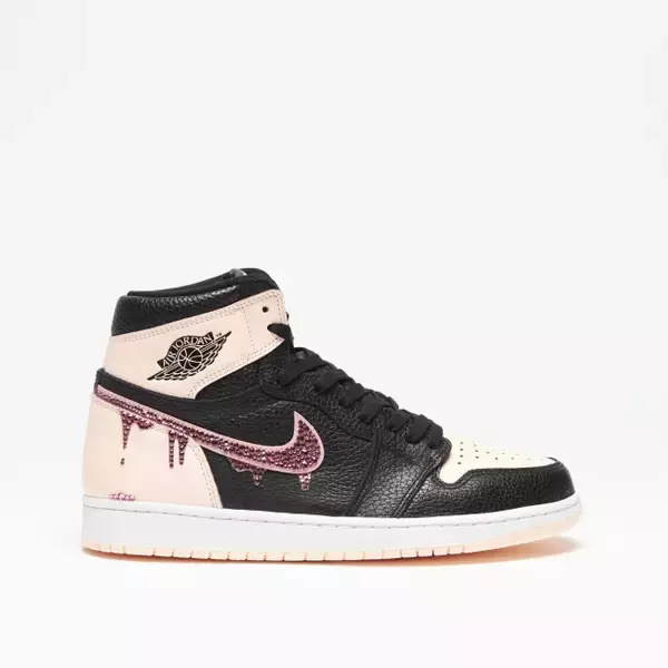 「スチュリートから「AIR JORDAN1 RETRO HIGH OG CRIMSON TINT」をベースにしたカスタムモデル発売」の画像