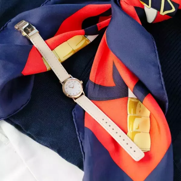 「アニエスベーの腕時計別注モデルが登場! ソーラーウォッチで、サスティナブルに」の画像