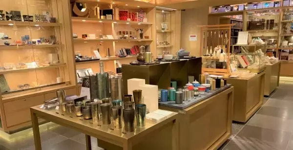 「雨の日でも晴れの日でもワクワクする傘がいっぱい! 銀座 蔦屋書店で「イイダ傘店 夏の傘展」を開催」の画像