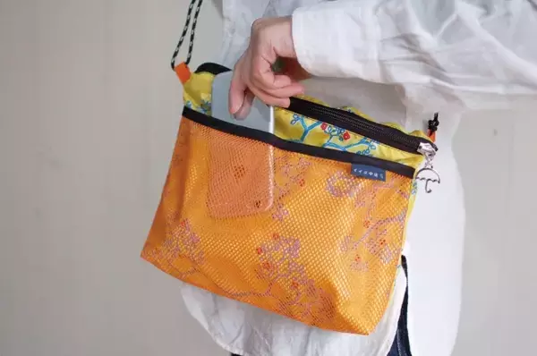 「雨の日でも晴れの日でもワクワクする傘がいっぱい! 銀座 蔦屋書店で「イイダ傘店 夏の傘展」を開催」の画像