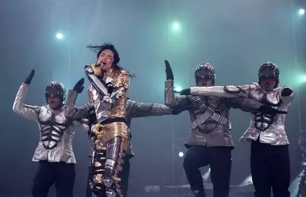 「貴重なパフォーマンス写真を一挙展示。FUJIFILM SQUARE企画展「MJ」～ステージ・オブ・マイケル・ジャクソン～開催」の画像