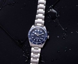 TUDORから人気モデル「BLACK BAY FIFTY-EIGHT」にネイビーブルーの新モデルが登場