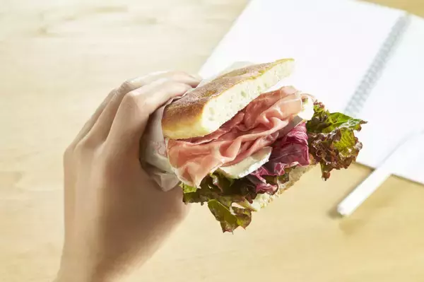 「スタバが運営するイタリアンベーカリー「プリンチ®」の夏メニューが登場、自宅で作るサンドイッチのDIYセットも」の画像