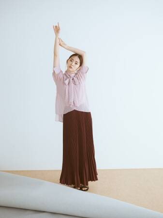 歌手 鈴木愛理がファーファーで夏服をコーディネート! 売上利益が寄付されるチャリティプロジェクト