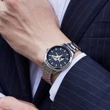 「エレファントのシンボルマーク、ハンティング・ワールドの腕時計に黒い文字盤の限定モデルが登場」の画像5