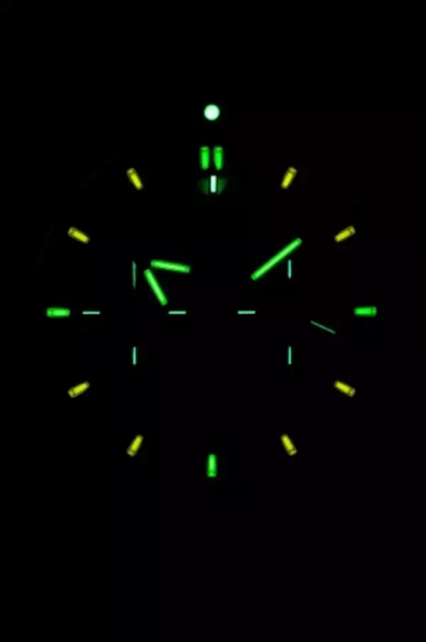 「ガシガシとワイルドに使える堅牢腕時計「VOSTOK EUROPE」からステンレススチールを使った新型が登場」の画像