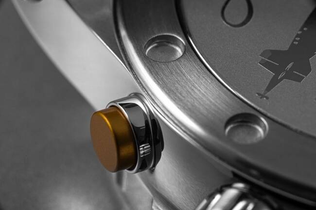 ガシガシとワイルドに使える堅牢腕時計「VOSTOK EUROPE」からステンレススチールを使った新型が登場