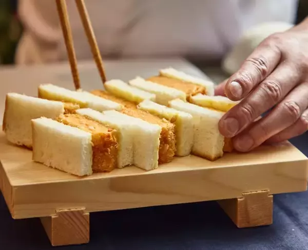 「高級食パン×だしソムリエの饗宴。だし巻揚げサンド専門店が大阪・なんばCITYに登場」の画像